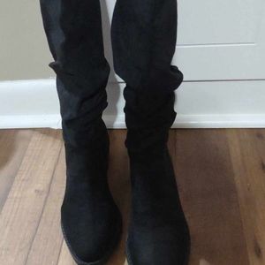 Size 7 women's black boots